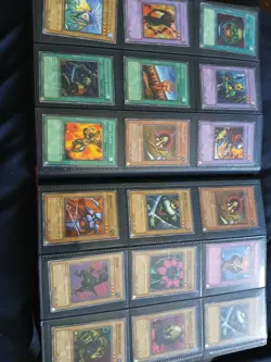 Vtg YuGiOh! Legend of Blue Eyes White Dragon LOB Lot of 394 cards. - Image 5