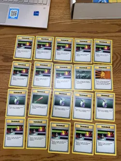 Bulk Lot of Nearly 890 Shadowless Base Set Pokemon Cards 1999 Energy & Trainer - Image 4