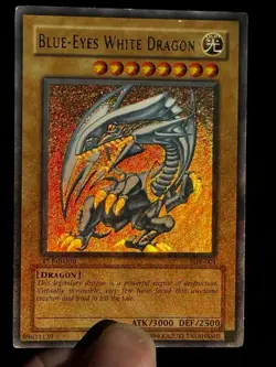 Yu-Gi-Oh! 2002 Blue Eyes White Dragon SDK-001 1st Edition Full Holo Bleed LP - Image 1
