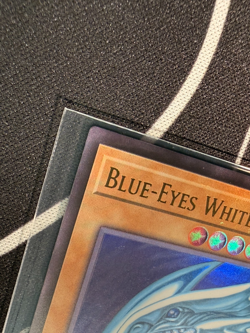 Blue-Eyes White Dragon (Version 2) (ULTRA RARE) LCKC-EN001 Yu-Gi-Oh! Konami - Image 4
