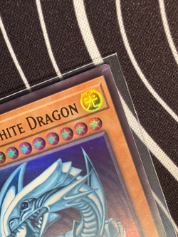 Blue-Eyes White Dragon (Version 2) (ULTRA RARE) LCKC-EN001 Yu-Gi-Oh! Konami - Image 5