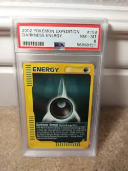 PSA 8 NM-MT 2002 POKEMON EXPEDITION SET DARKNESS ENERGY CARD 158/165 - Image 1