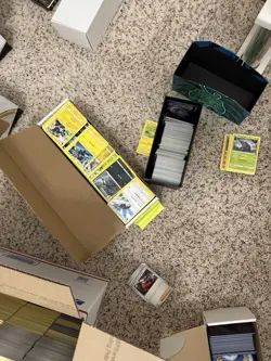 Pokemon Card Lot Bulk 30 LBS SWSH/ S & V C/UC/Trainers/Rares - Image 3