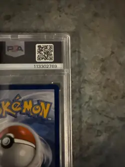 2023 Pokemon Mew en Machoke Illustration Rare Card 177/165 PSA 10 - Image 4