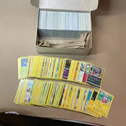 HUGE LOT OF Bulk Pokemon Cards - Image 1