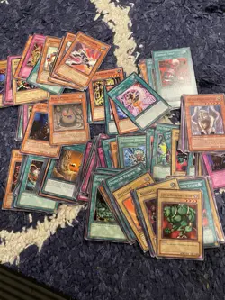 Lot Of Old Yu-Gi-Oh Cards, Roughly 650 Cards, In Old Tin Plus 5ds Tin - Image 4