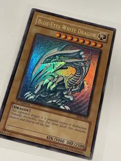 Blue-Eyes White Dragon SDK-001 1st Edition N.A. - LP - Holo Bleed 🩸 - Image 2