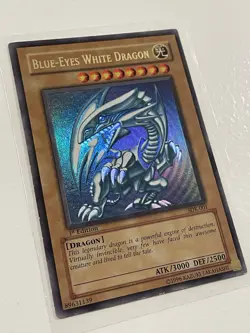 Blue-Eyes White Dragon SDK-001 1st Edition N.A. - LP - Holo Bleed 🩸 - Image 4