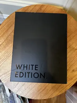 Vault X White Edition 4-Pocket Exo-Tec Zip Binder - 160 Cards - New - Image 4