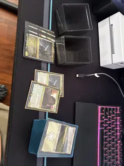 MTG Lord of the Rings Food And Fellowship Commander Precon + Sleeves & Deck Box - Image 2