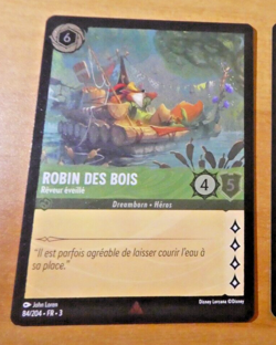 LORCANA CARD RARE HOLO FOIL GAME TCG DISNEY CHAPITRE 3 CARTE ROBIN 84/204 FR M - Image 1