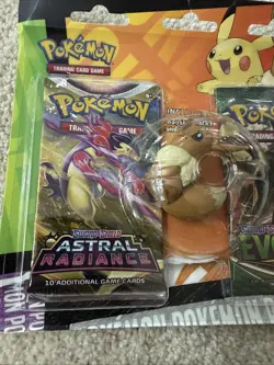 Pokemon TCG : Back to School Eevee Eraser 2 Booster Blister Evolving Skies - Image 4