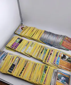 Pokemon close to a 1000 Bulk Cards (EX, V, Vintage or Pokeball Pattern) - Image 3