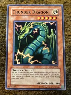 Yu-Gi-Oh TCG Thunder Dragon DB2-EN058 LP Unl Dark Beginnings 2005 - Image 1