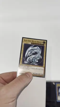 Blue-Eyes White Dragon Ultimate Rare Card OP28-EN001 (OTS Tournament Pack 28) - Image 2
