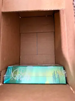Wizards of the Coast Magic: The Gathering Streets of New Capenna Collector Box 195166122076 - Image 2