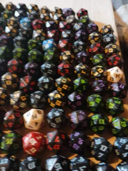 LOT Of MTG Spindown Dice Lot Of 136 Various sets and colors Magic Gathering - Image 4