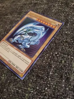 YuGiOh CT13 Limited Ed UR Holofoil Cards Blue Eyes White Dragon & Dark Magician - Image 4
