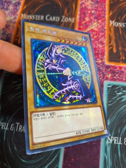 Yu-Gi-Oh! Korean Dark Magician 15AX-KRY01 Prismatic Secret Rare Near Mint - Image 2