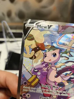 Pokemon TCG Mew v Fusion Strike 251/264 Holo Full Art Ultra Rare - Image 5