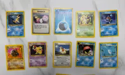 Lot of 20 Pokemon Cards Base Set including Unown 33/75 - Image 2