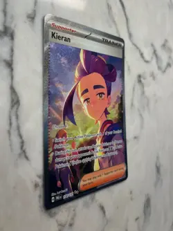 Kieran - 174/131 - Pokemon Prismatic Evolutions Special Illustration Rare NM - Image 3