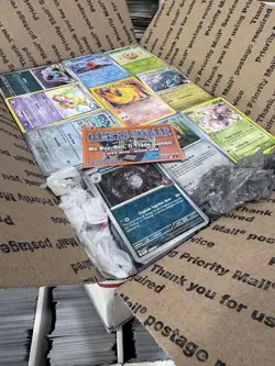 🔥 17lbs 4200+ UNSEARCHED Pokemon Bulk Lot! Some Holos & Vintage Cards LP/NM ✨ - Image 1