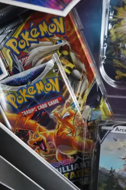 Pokemon TCG - Arceus V Figure Collection - New & Sealed - Image 2