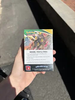 Pokemon TCG - Sword & Shield Evolving Skies - Build & Battle Box - SEALED - Image 2