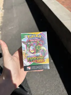 Pokemon TCG - Sword & Shield Evolving Skies - Build & Battle Box - SEALED - Image 3