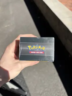Pokemon TCG - Sword & Shield Evolving Skies - Build & Battle Box - SEALED - Image 4