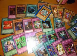 Yu gi Oh lotto 44 carte 1a edizione perfette condizioni con Ira Divina Secret - Image 1