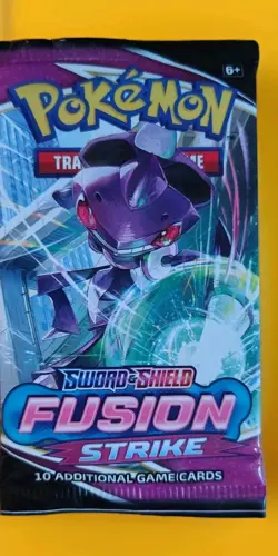 Pokemon TCG: Sword & Shield-Fusion Strike Sleeved Booster Pack - 10 Cards - Image 1