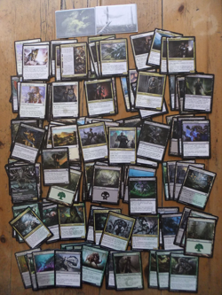 120 MTG card common/uncommon bundle job lot + 2 protectors Magic the Gathering - Image 1