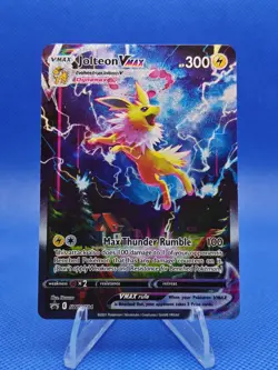 🔵 Pokemon TCG Premium Collection JOLTEON VMAX SWSH184 Black Star Promo MP-LP - Image 1