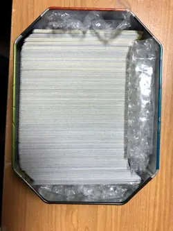 Pokemon Tin Box with approx. 400 random non-holo cards - Image 2
