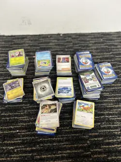 LOT OF OVER 400 POKEMON CARDS - Image 1