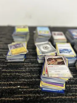 LOT OF OVER 400 POKEMON CARDS - Image 2