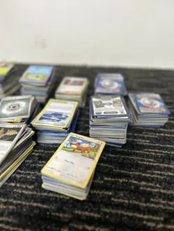 LOT OF OVER 400 POKEMON CARDS - Image 3