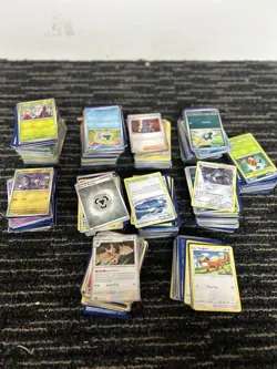 LOT OF OVER 400 POKEMON CARDS - Image 4