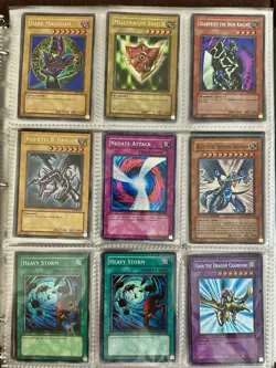 Yu-Gi-Oh! vintage album a lot of Holos , rare and common total of 684 Cards - Image 1