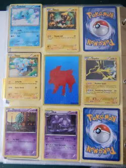 Pokemon Black & White Next Destinies LOT of 25 Cards LP - Image 2