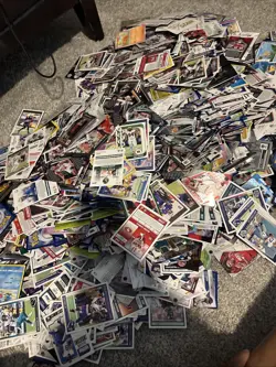 1000+ bulk pokemon/football/basketball cards - Image 1