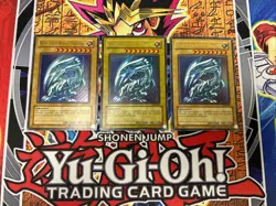 Blue Eyes White Dragon SDK-001 ULTRA LP/NM X3 - PLAYSET + MORE - Image 1