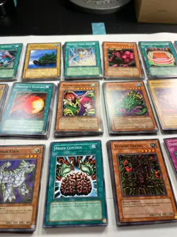 Yugioh TCG VINTAGE Bulk Lot 484 Random Cards Commons/Rares English No Foils LOB - Image 4