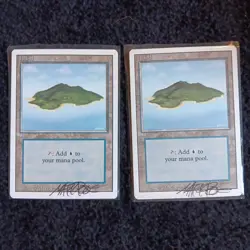 MTG 1993 Revised 3rd edition Islands Land Cards Signed by Mark Poole NM - Image 1