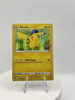 2022 Pokemon GO Pikachu w/ Trainer Hat Holo🔥 #028/078 NM - Image 1