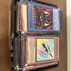 Vintage Yugioh Card Lot 200+ cards w/ tin - Image 4