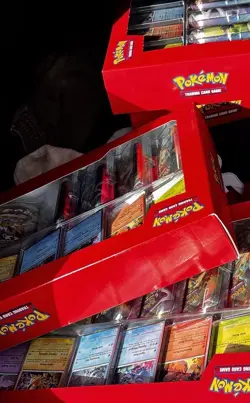Pokemon Prismatic Evolutions 8 Mini-Tins with Promo Cards - Image 2