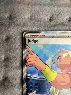 Pokemon TCG Destined Rivals Judge Full Art Trainer 222/182 - Image 2
